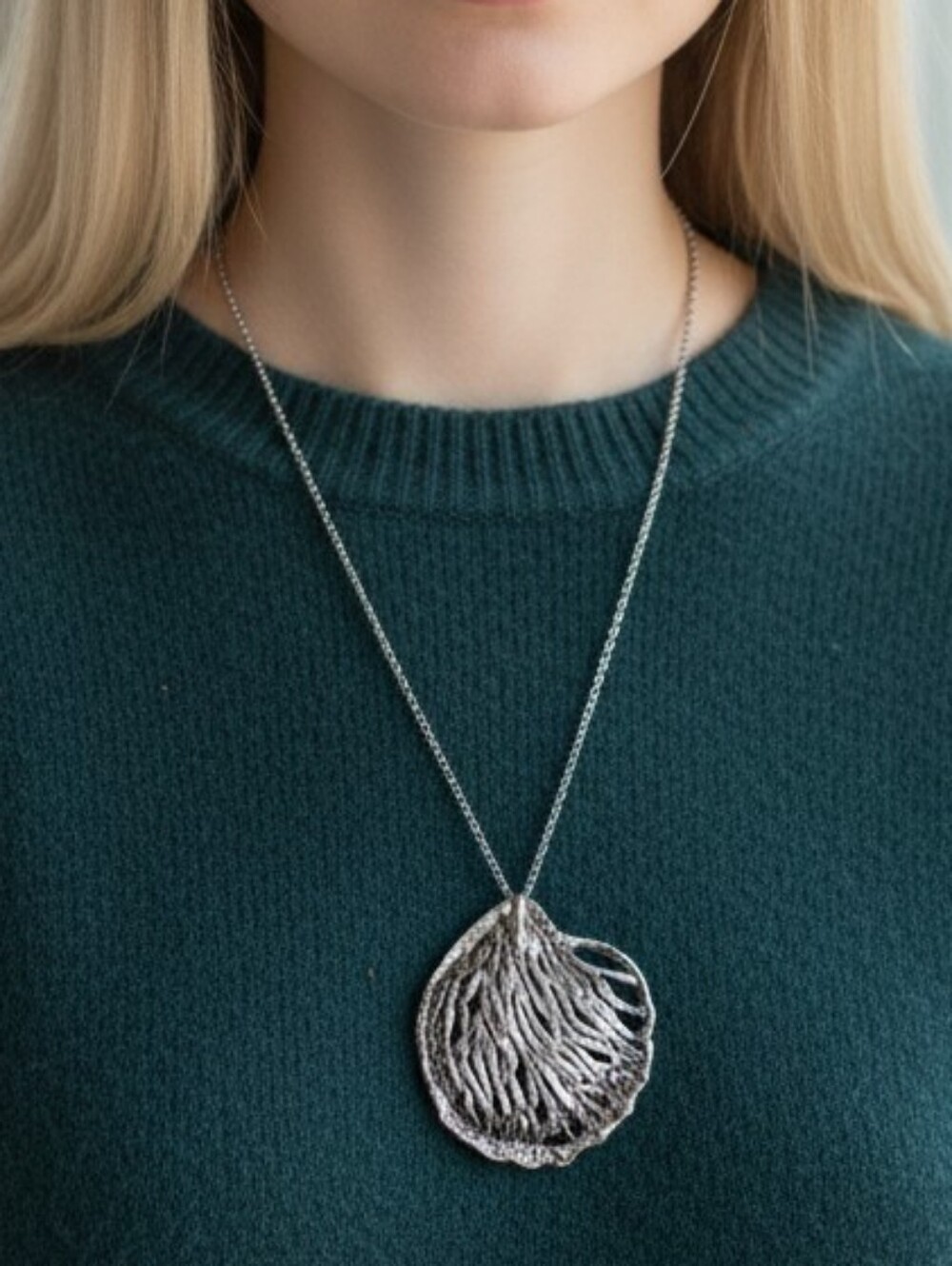 Silvertone Shell Pendant Necklace